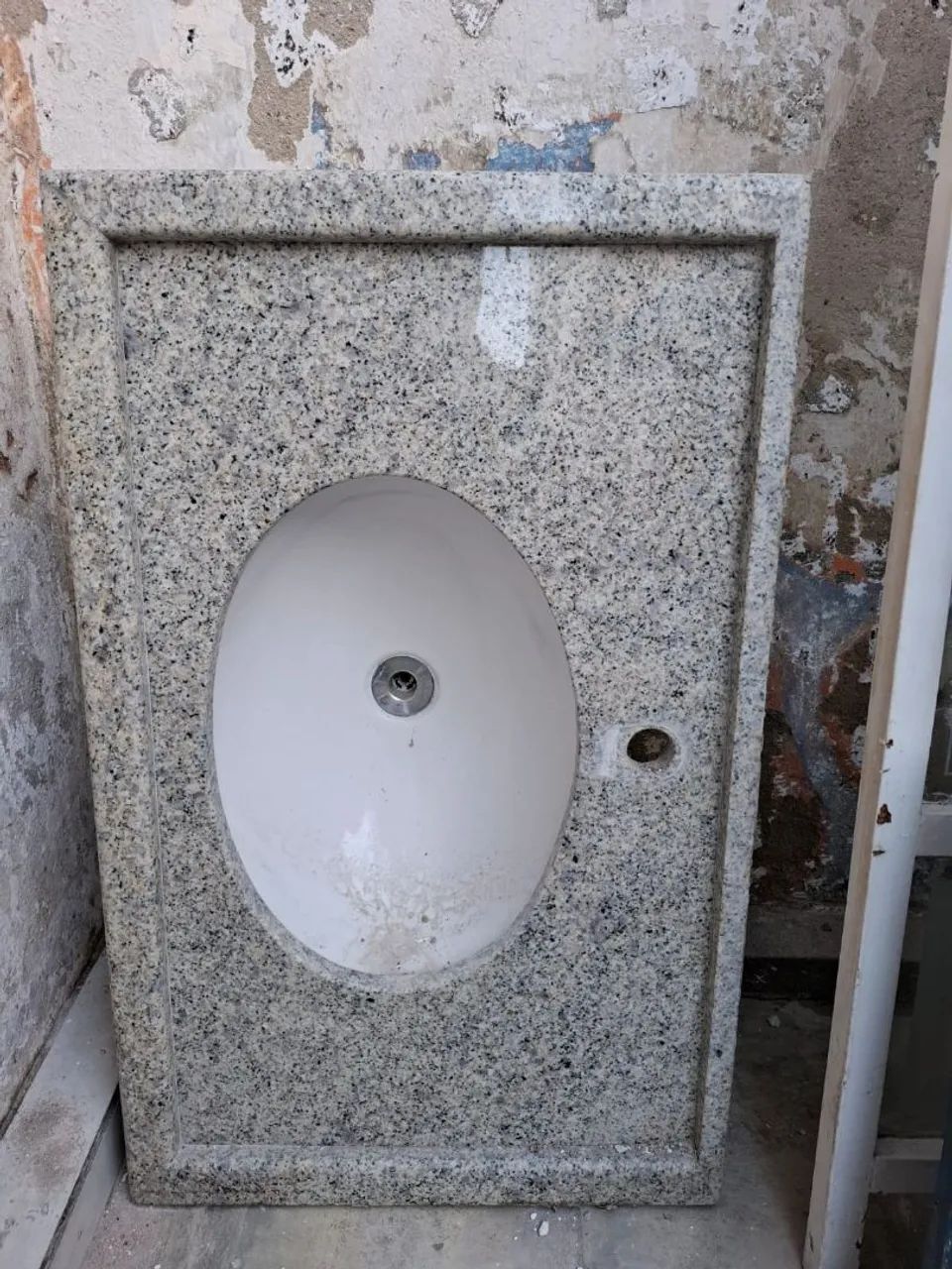 Balcão de Granito com pia DECA
