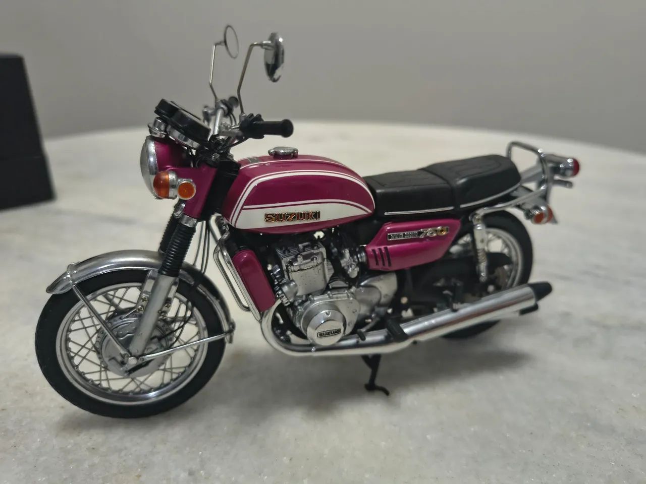 Suzuki GT 750  Escala 1:12'Minichamps