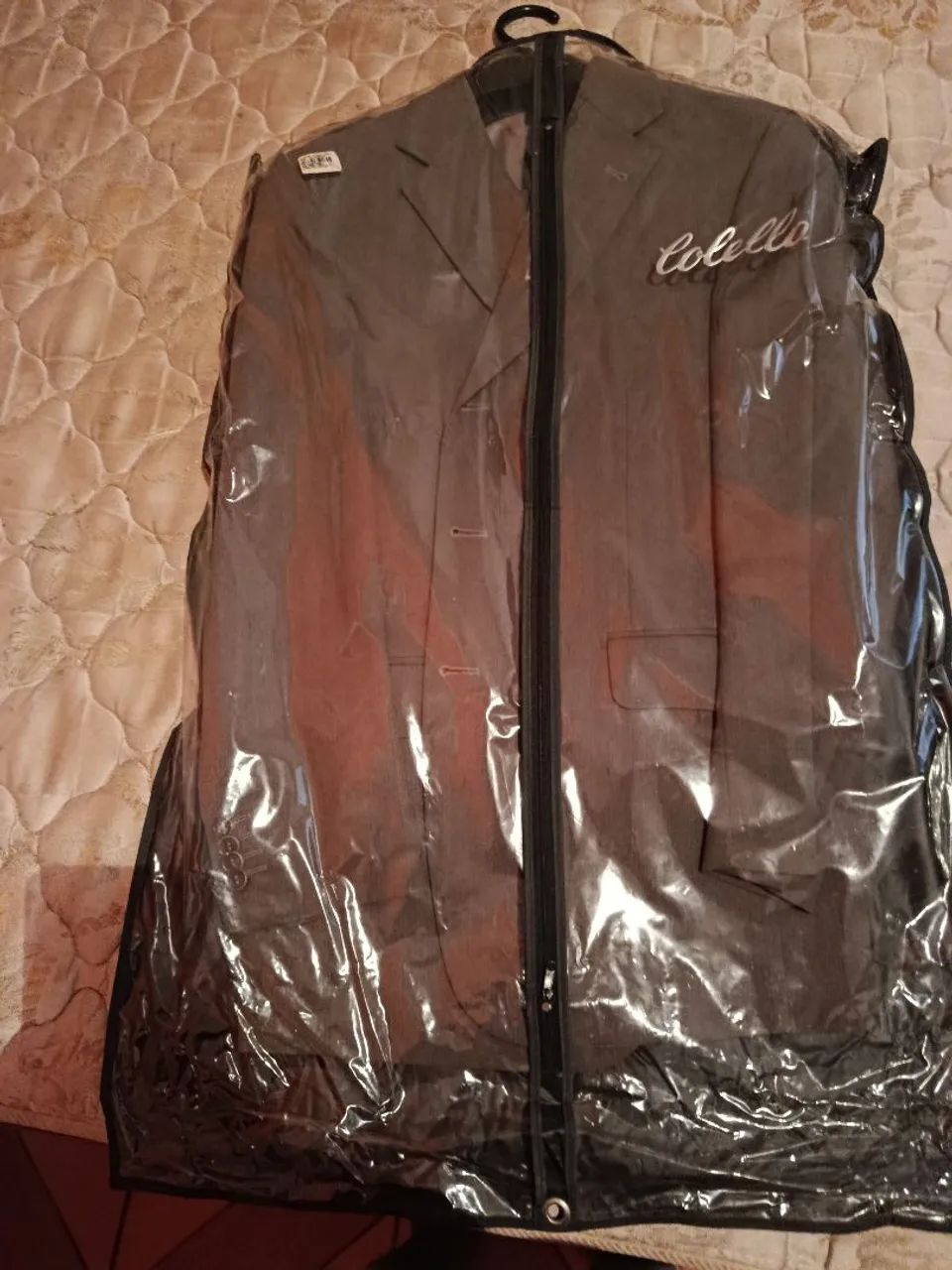 Vendo um terno usando 2 vezes 