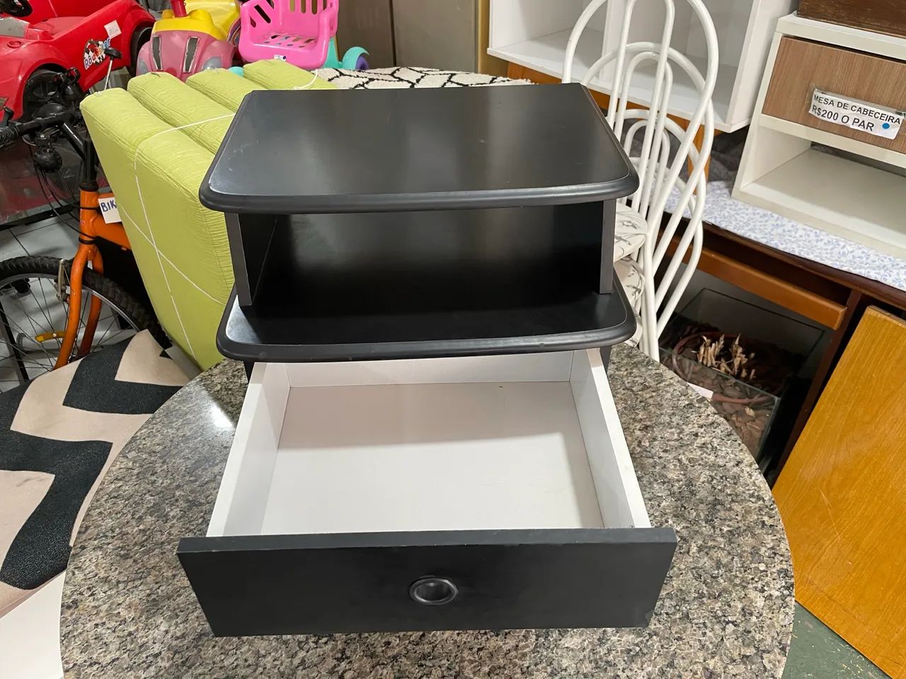 Mesa de Cabeceira Preta com 3 Gavetas EJ Móveis  - Foto 3