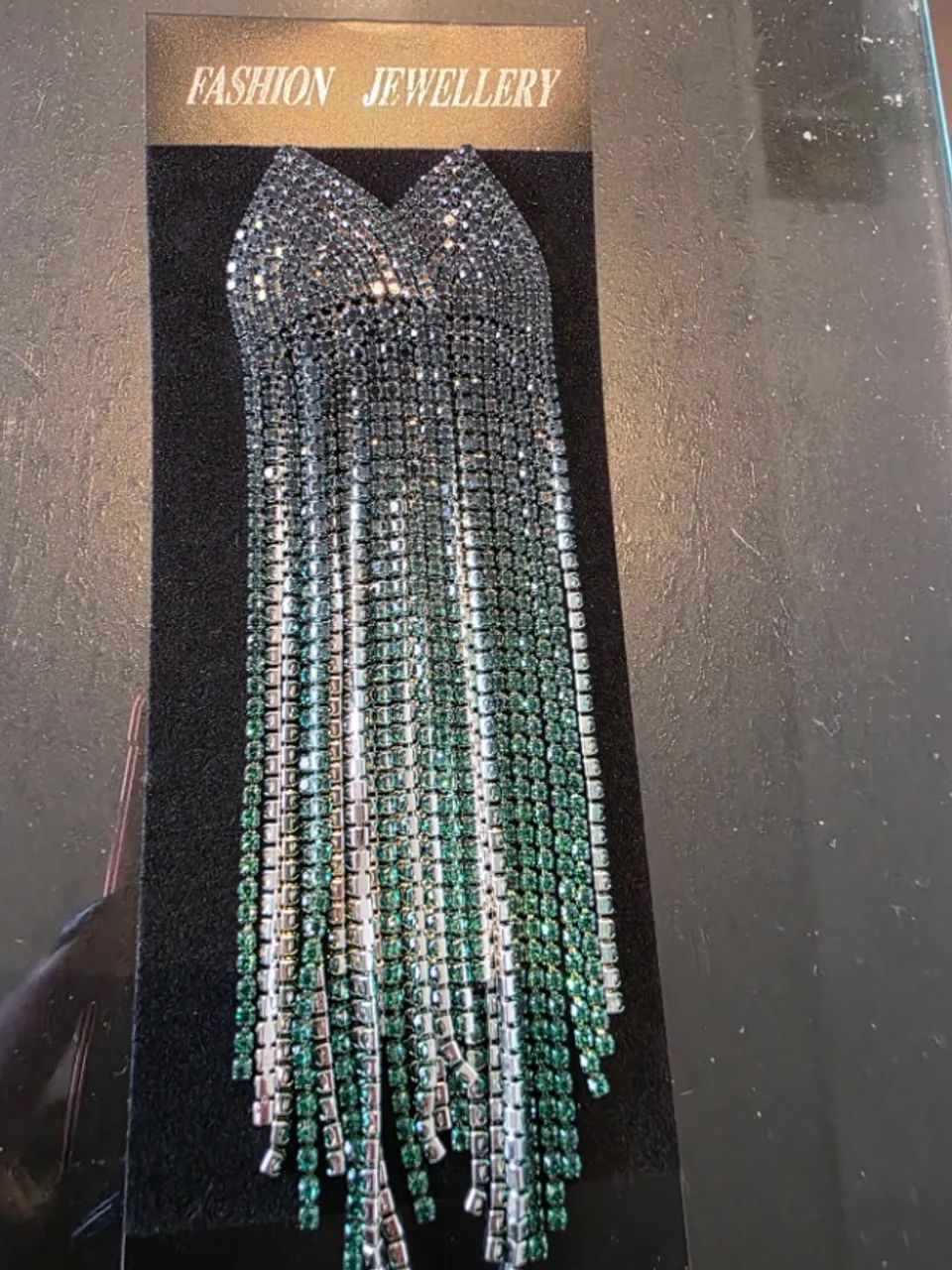 Brinco strass verde e prata cascata novo