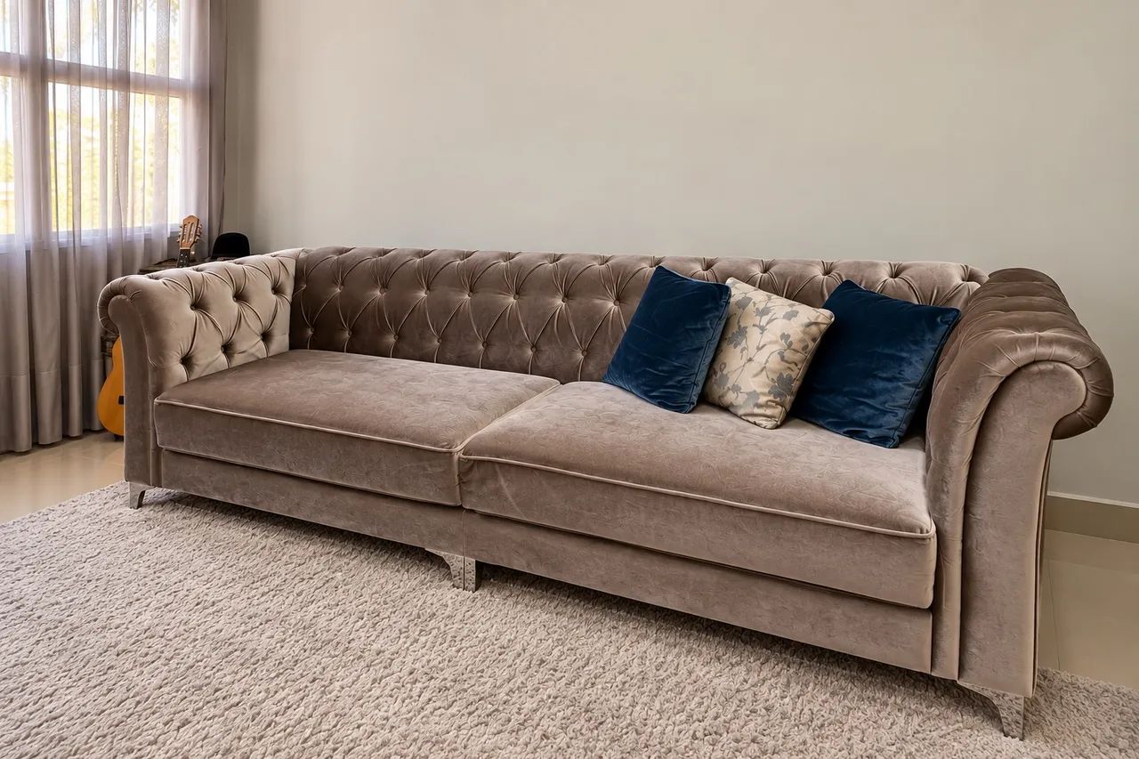 Sofá Chesterfield Capitonê 2,40m - Sofisticado e Excelente Estado