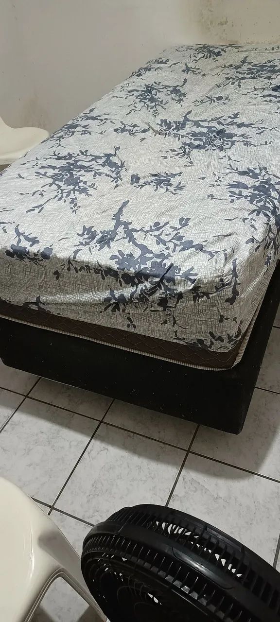 Vendo cama box solteiro com colchão valor 700 reais ZAP *
