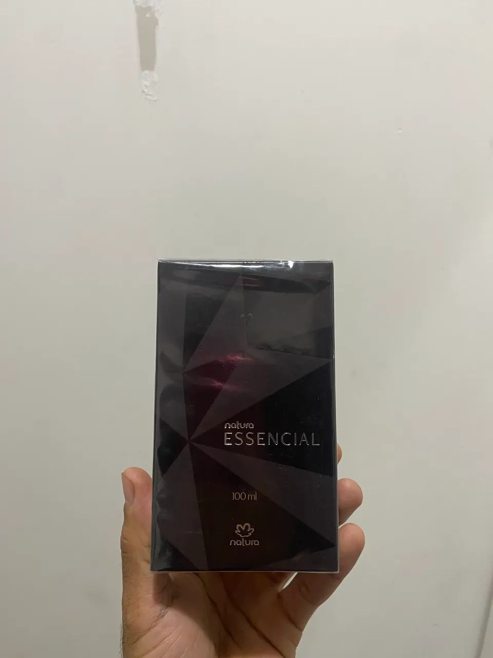 Perfume masculino Essencial tradicional 