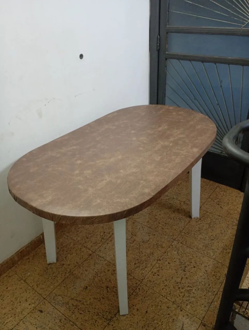 Mesa de plástico oval grande