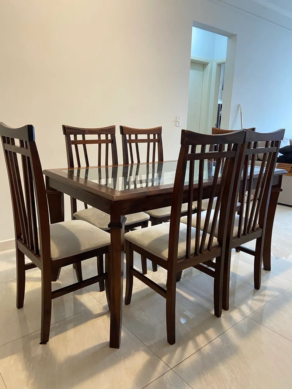 Mesa de madeira com 6 lugares - Foto 5