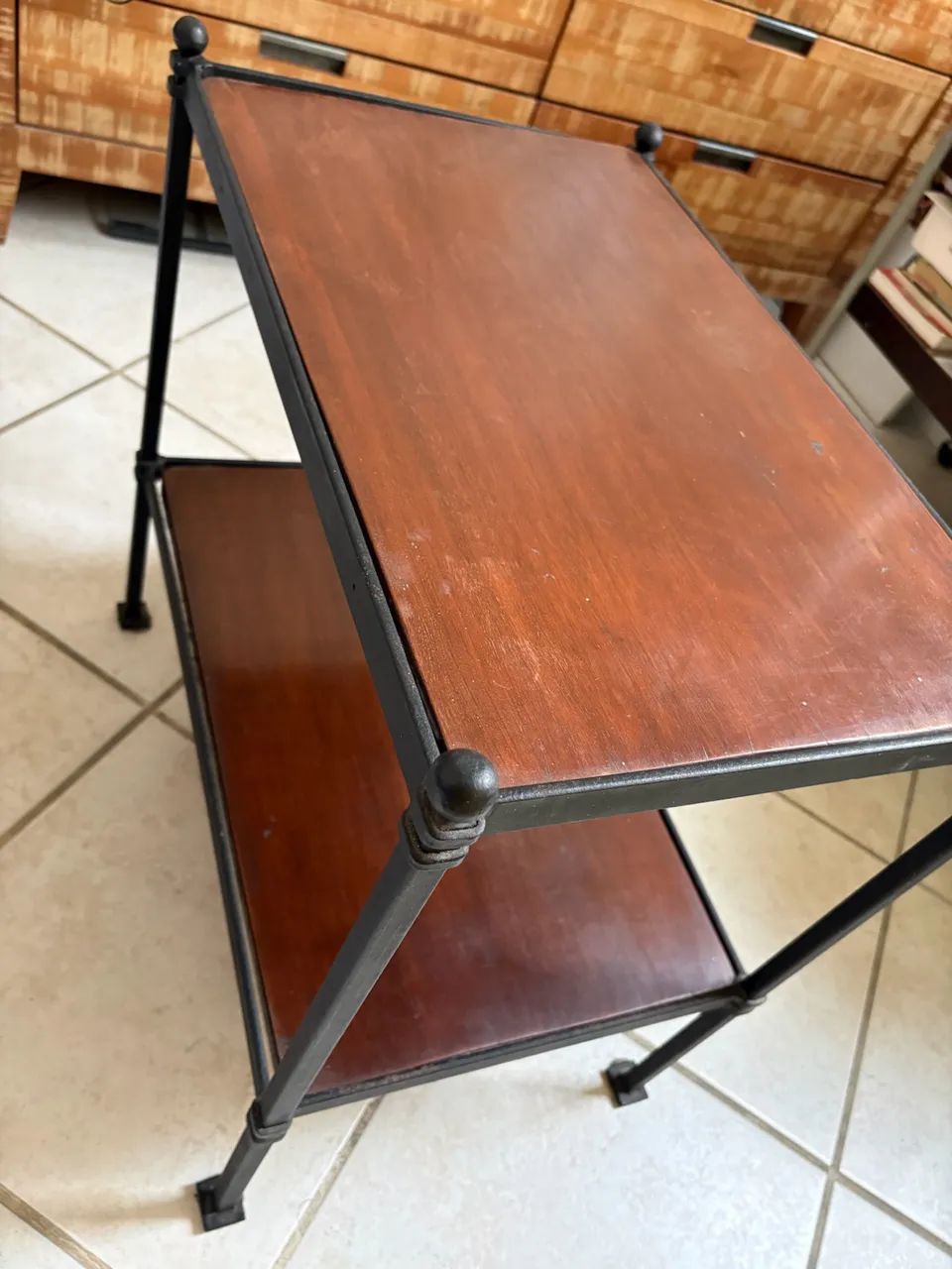 Mesa lateral/Mesa de apoio estilo industrial-Alt 60cm/Comp 60cm x 39cm.RETIRAR no local