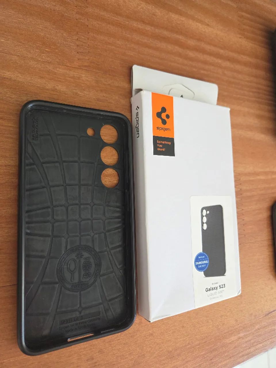 Capa Spigen Liquid Air Preta - Samsung Galaxy S23