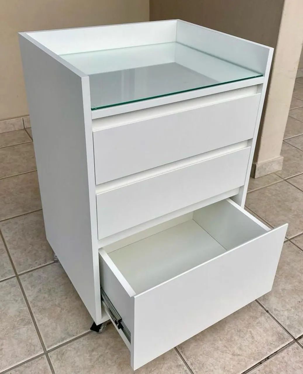 Mesa De Cabeceira Com Tampo De Vidro 