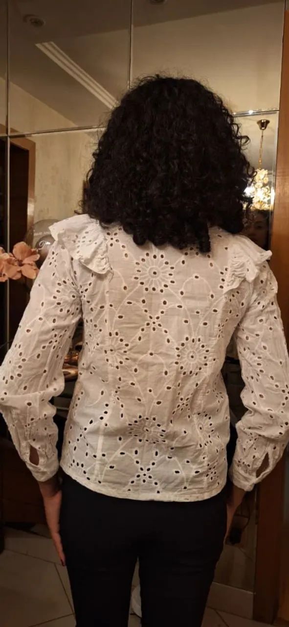 Blusa branca vazada - Foto 2