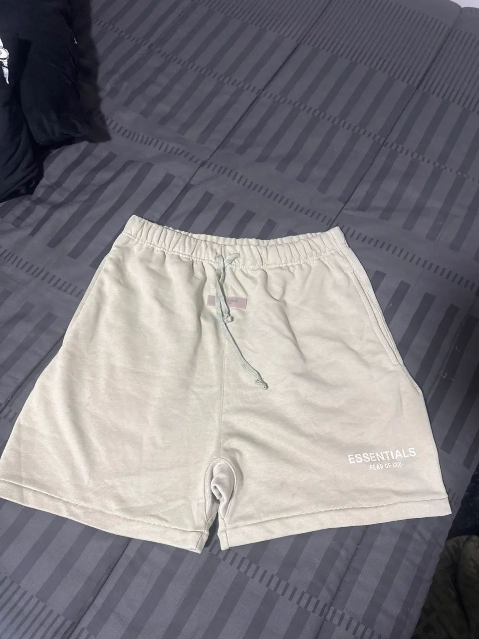 BERMUDA MOLETOM ESSENTIALS