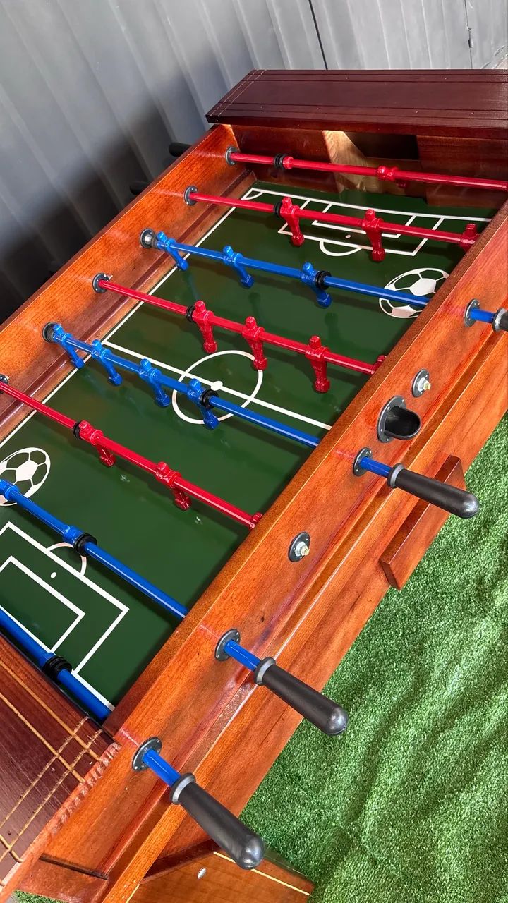 Mesa de totó com boneco de ferro