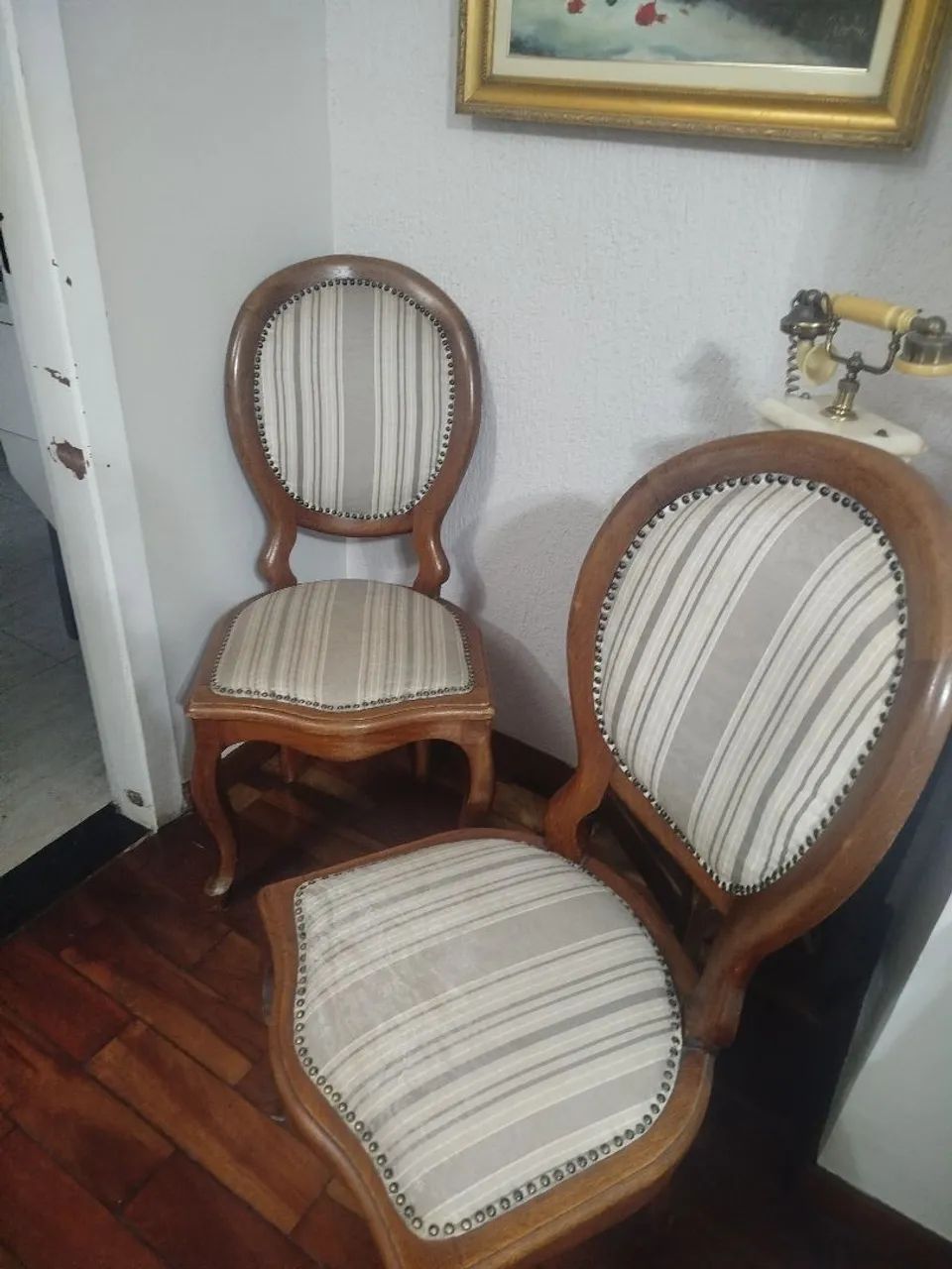 Cadeiras maciças medalhão 