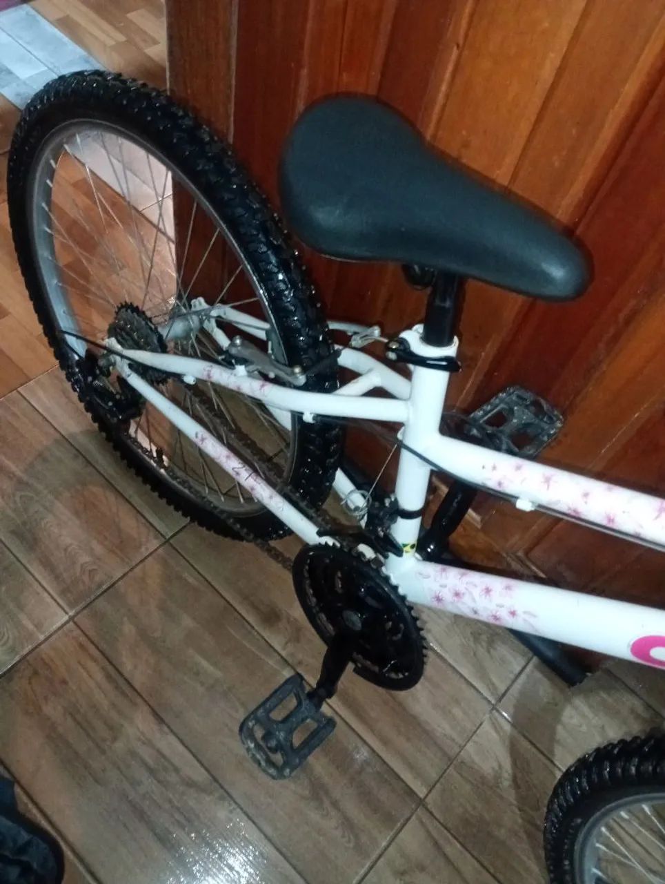 Bicicleta aro 24 seminova com cestinha  - Foto 5
