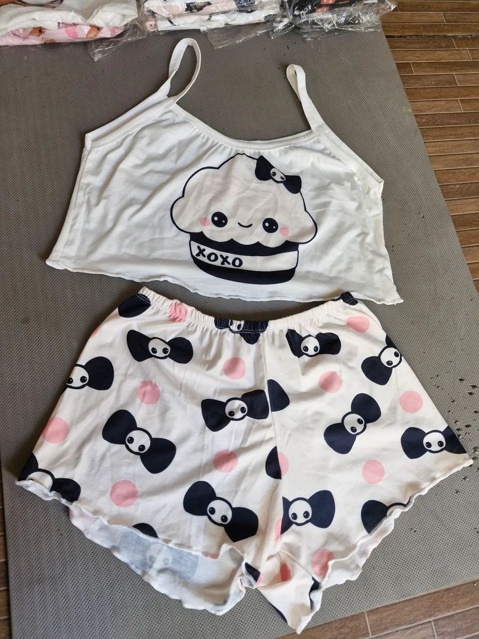 Lote com 39 Pijamas Femininos Novos e Variados - Foto 2