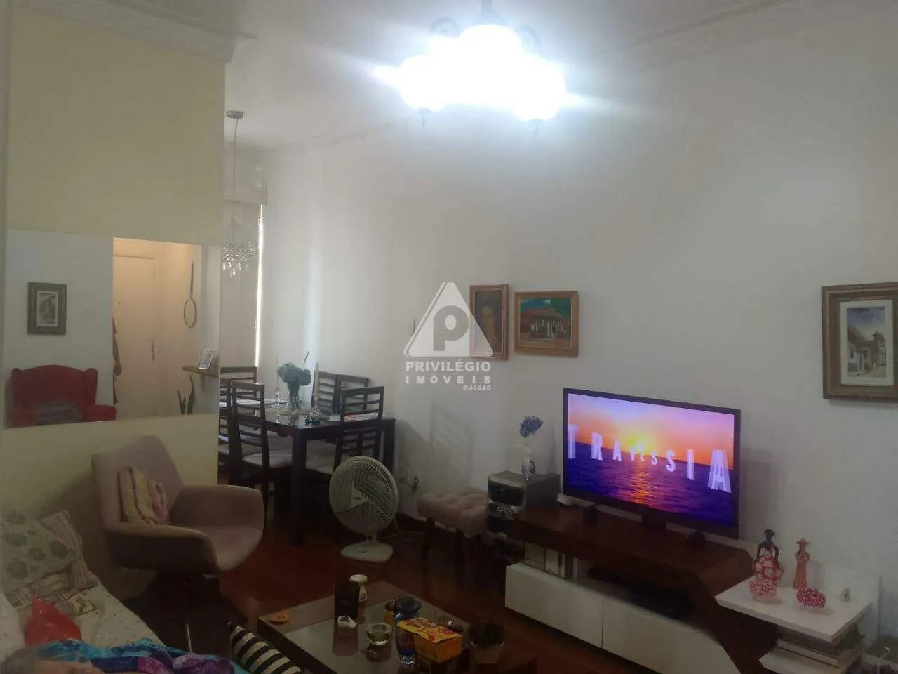 IMPERDÍVEL 02 QUARTOS em Botafogo: Estilo original, claro e arejado. REFORMADO! - Foto 2