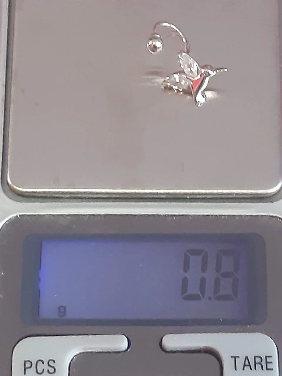 Piercing  beija-flor  ouro branco 18k 750 0,9g - Foto 5