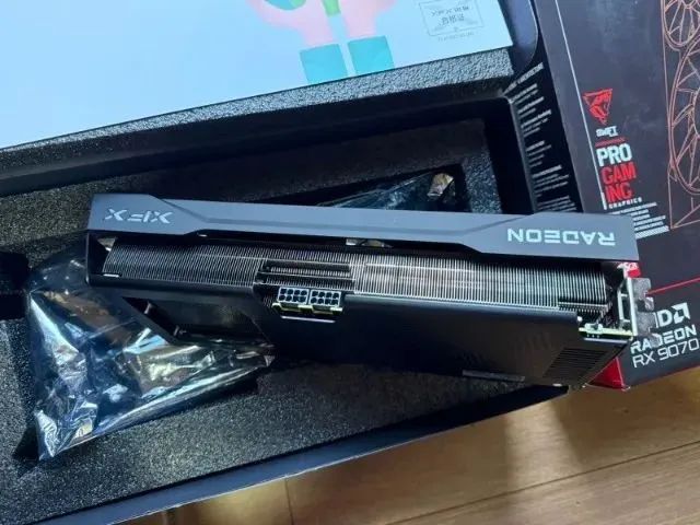 RX 9070 XT 16GB XFX SWIFT GAMING EDITION - Pouco Usada - Foto 3