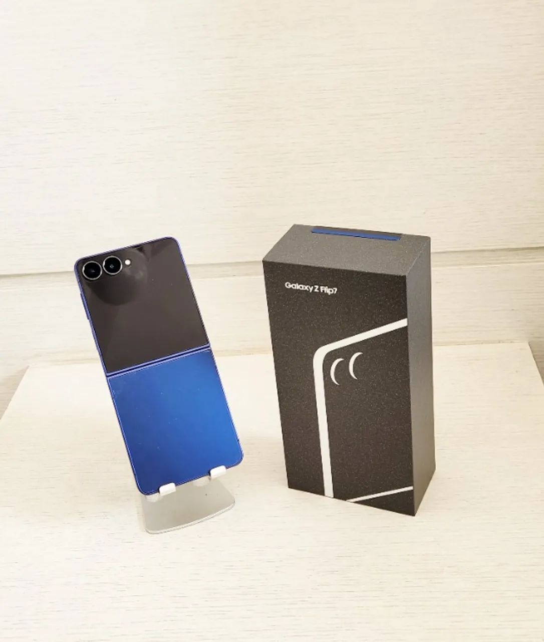 Galaxy Z Flip 7 512GB Azul - Impecável e Completo - Foto 3