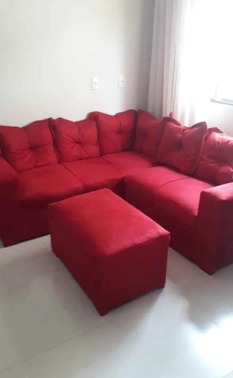 SOFÁ VERMELHO COM PUFF 