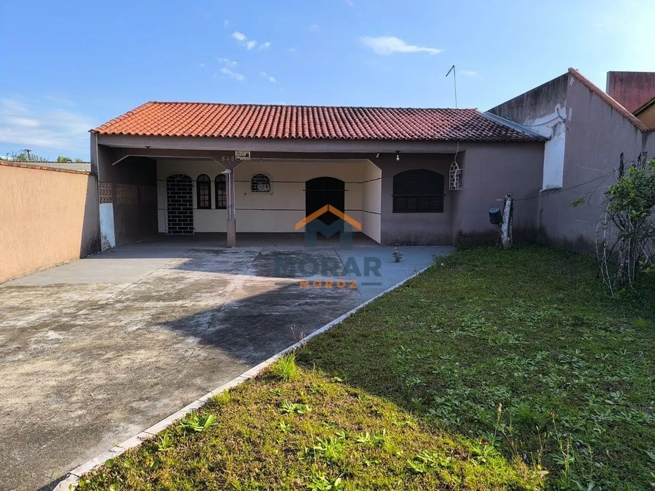 Casa com amplo espaço de terreno em Monções