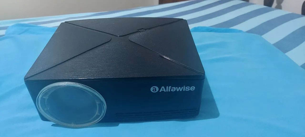 Projetor Alfawise com defeito 