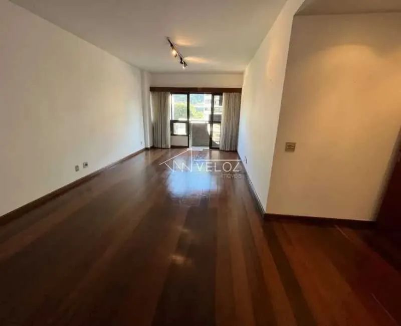Apartamento : / Residencial / Humaitá