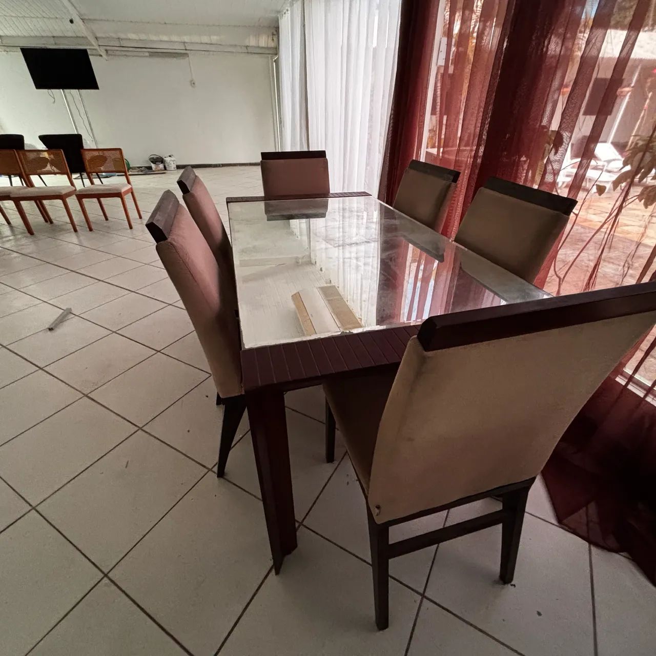 Mesa com seis cadeiras  - Foto 3