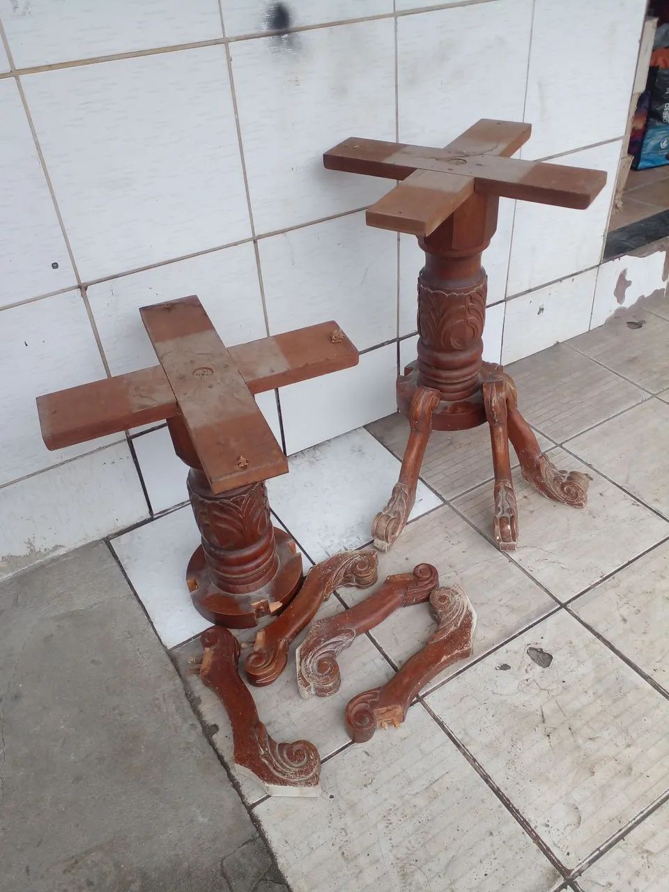 Çadeira e pé de mesa prar restaurar RELÍQUIAS  - Foto 2
