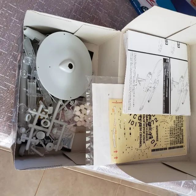 Kit de plastimodelismo da nave USS Enterprise NCC-1701, marca Polar Lights