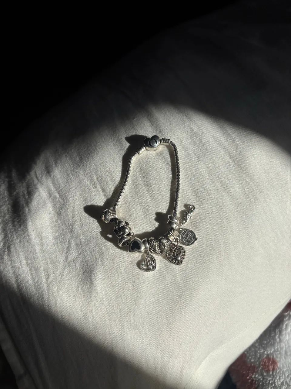 Pulseira Pandora prata original com 9 berloques, nova, com ótima qualidade - Foto 3
