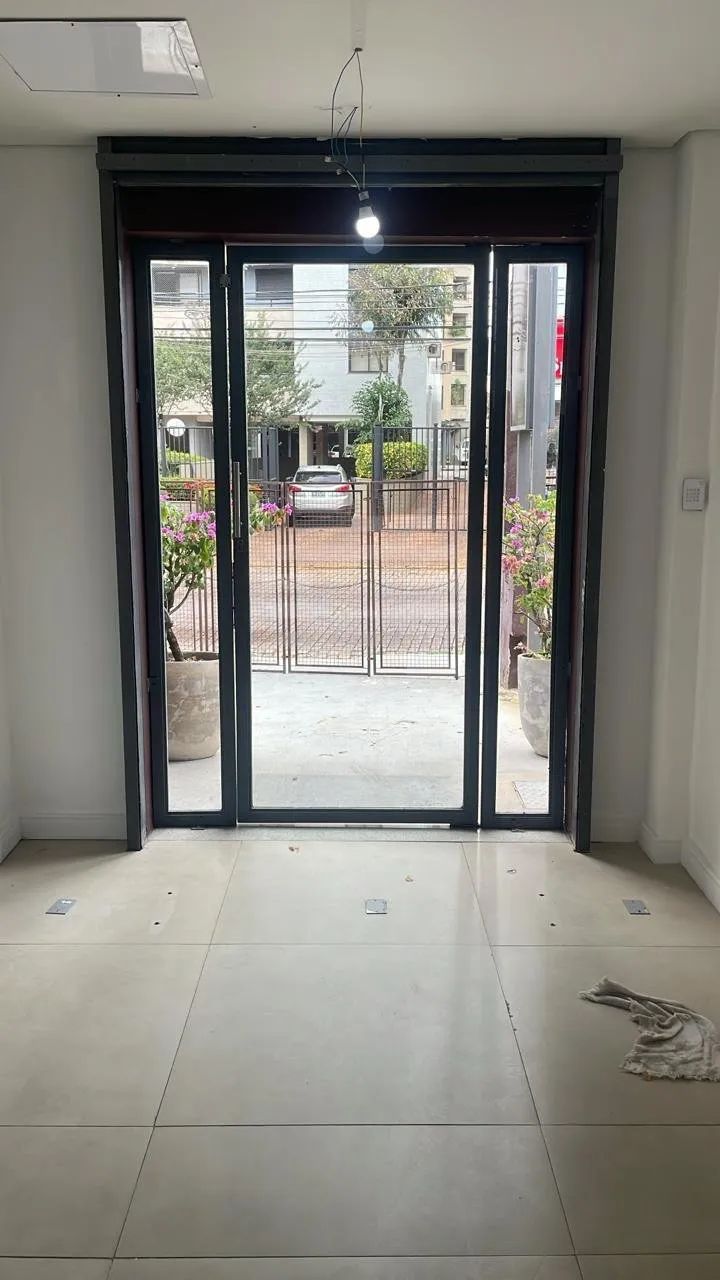 Loja com vitrine para alugar NO CAMBUI 375m² 4 vagas de garagem - Foto 4