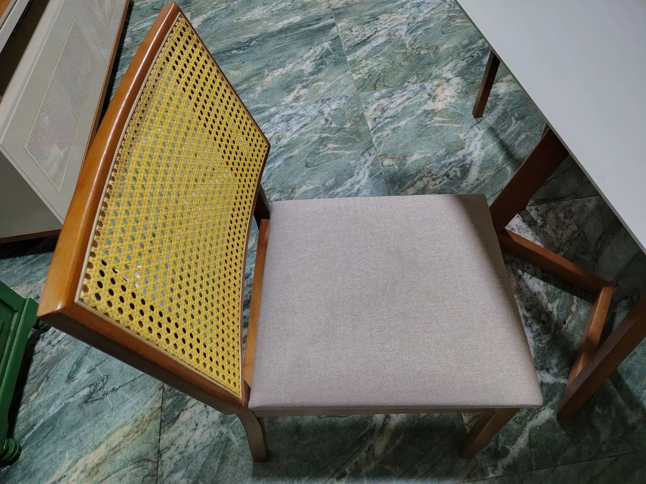 Vendo mesa de vidro com 4 cadeiras  - Foto 3