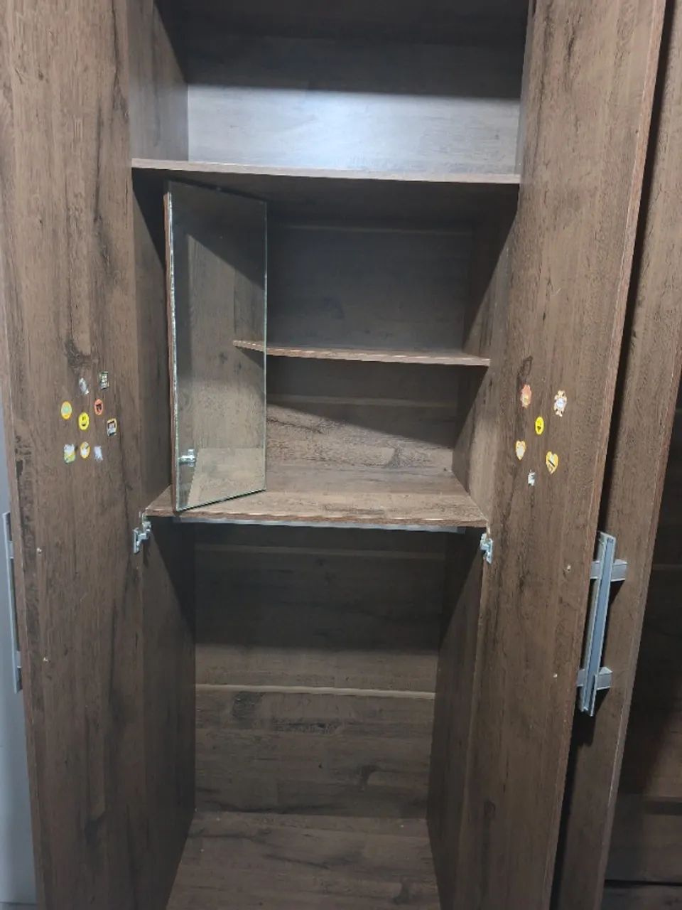 Guarda Roupa Solteiro 4 portas 2 Gavetas com Espelho Interno - Foto 2