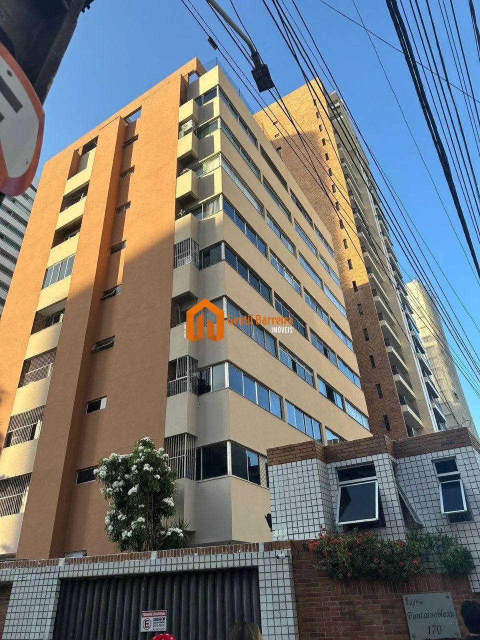 AMPLO, MOBILIADO E A 80M DO MAR - OPORTUNIDADE NO MEIRELES!