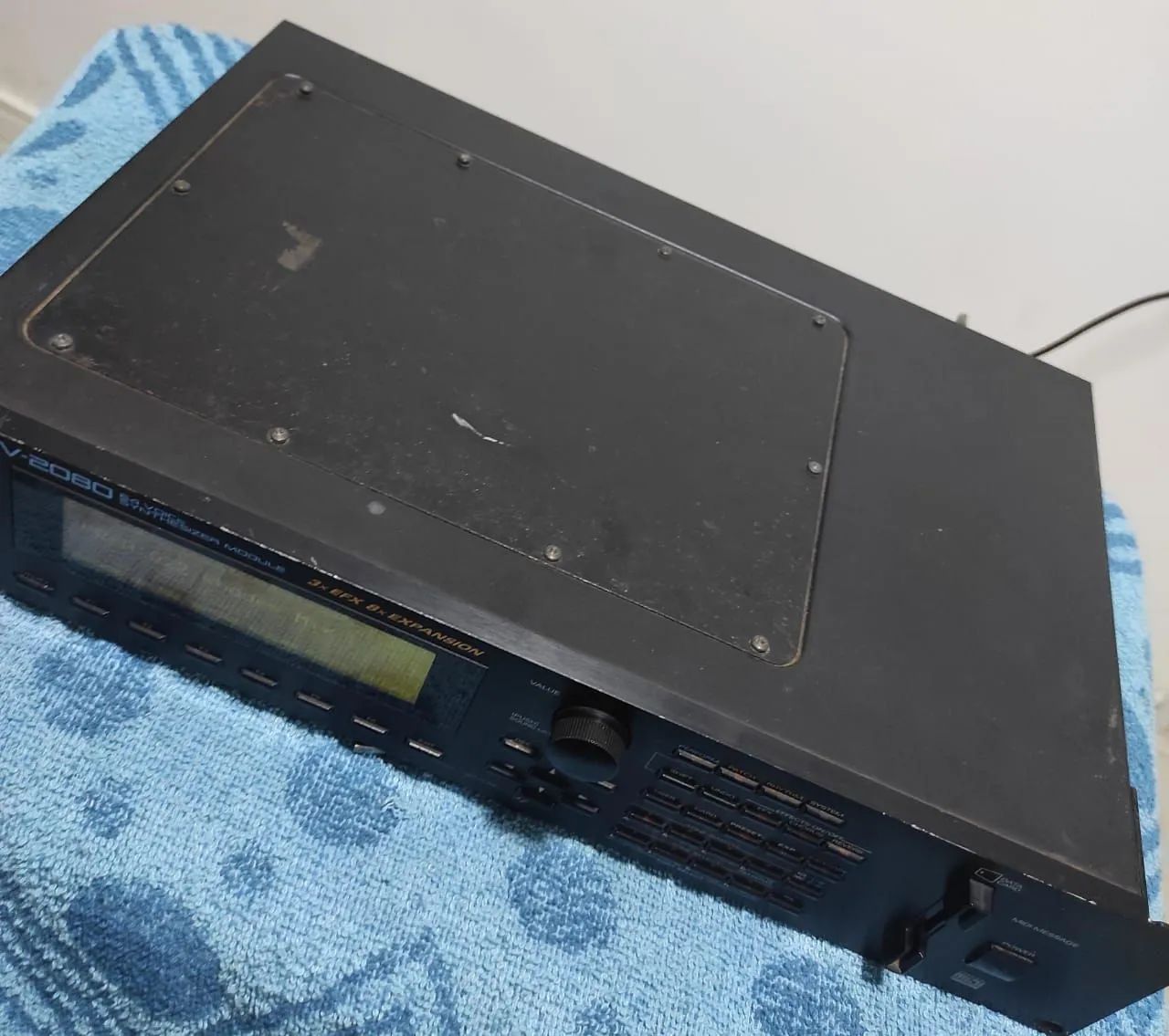 Módulo Roland JV2080 muito conservado, incluso paca orquestral