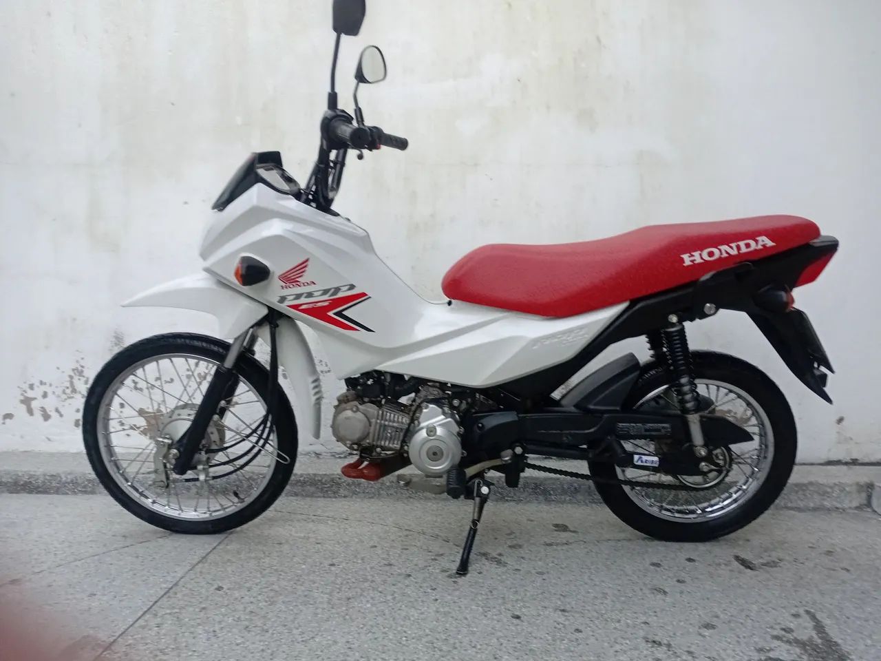 Moto de procedência sem restrições e quitada