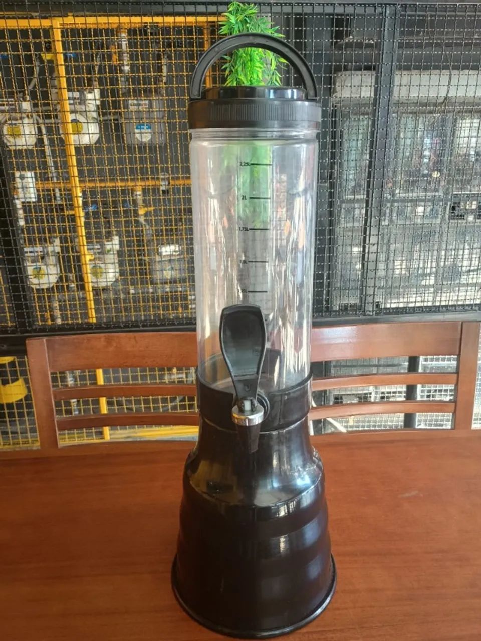 Torre de chopp giratória 360° com 2 bastões de gelo cada 
