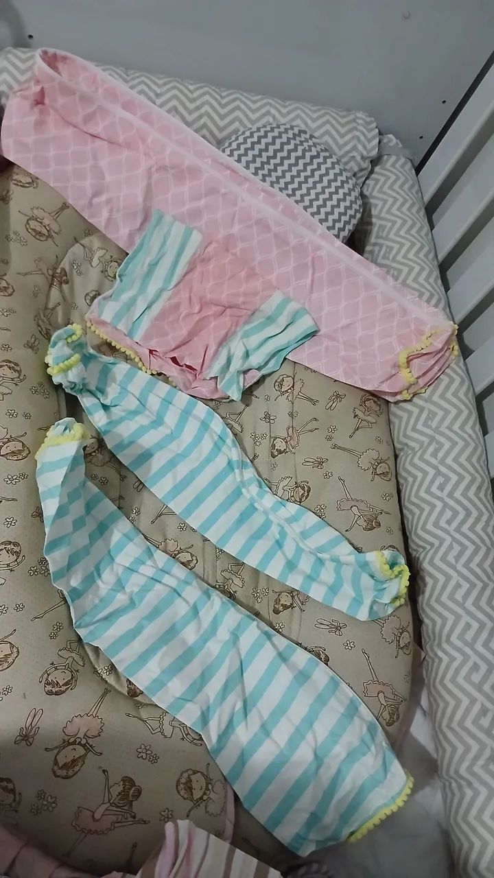 Kit de protetor de berço,  um ninho, mas cinco fronhas para os travesseiro.  - Foto 2