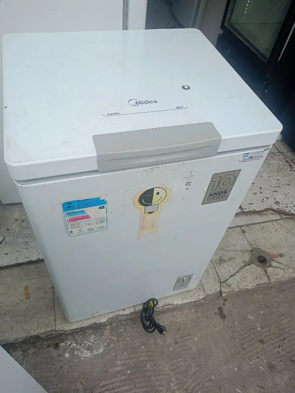 Mini freezer 127v / 100 litros funcionando perfeitamente  - Foto 4