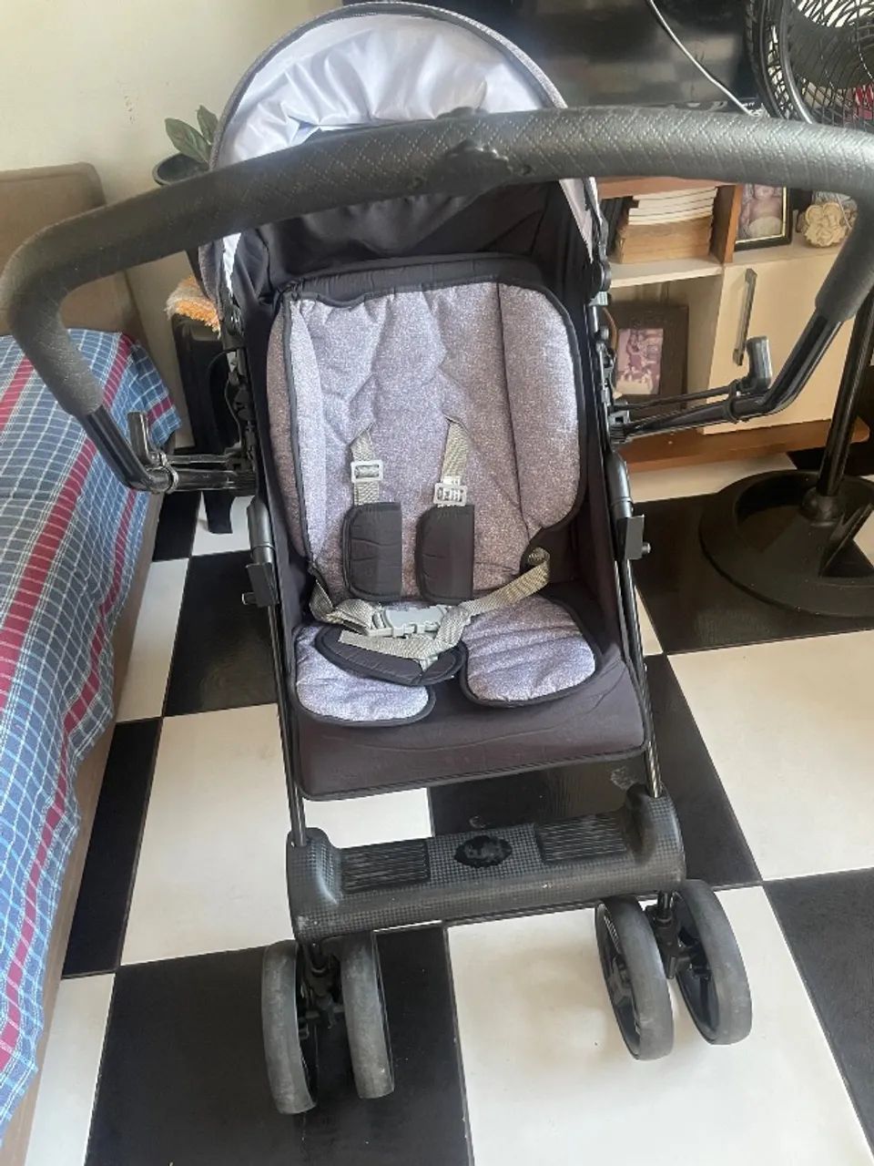 Vando carrinho de bebê excelente estado - Foto 5