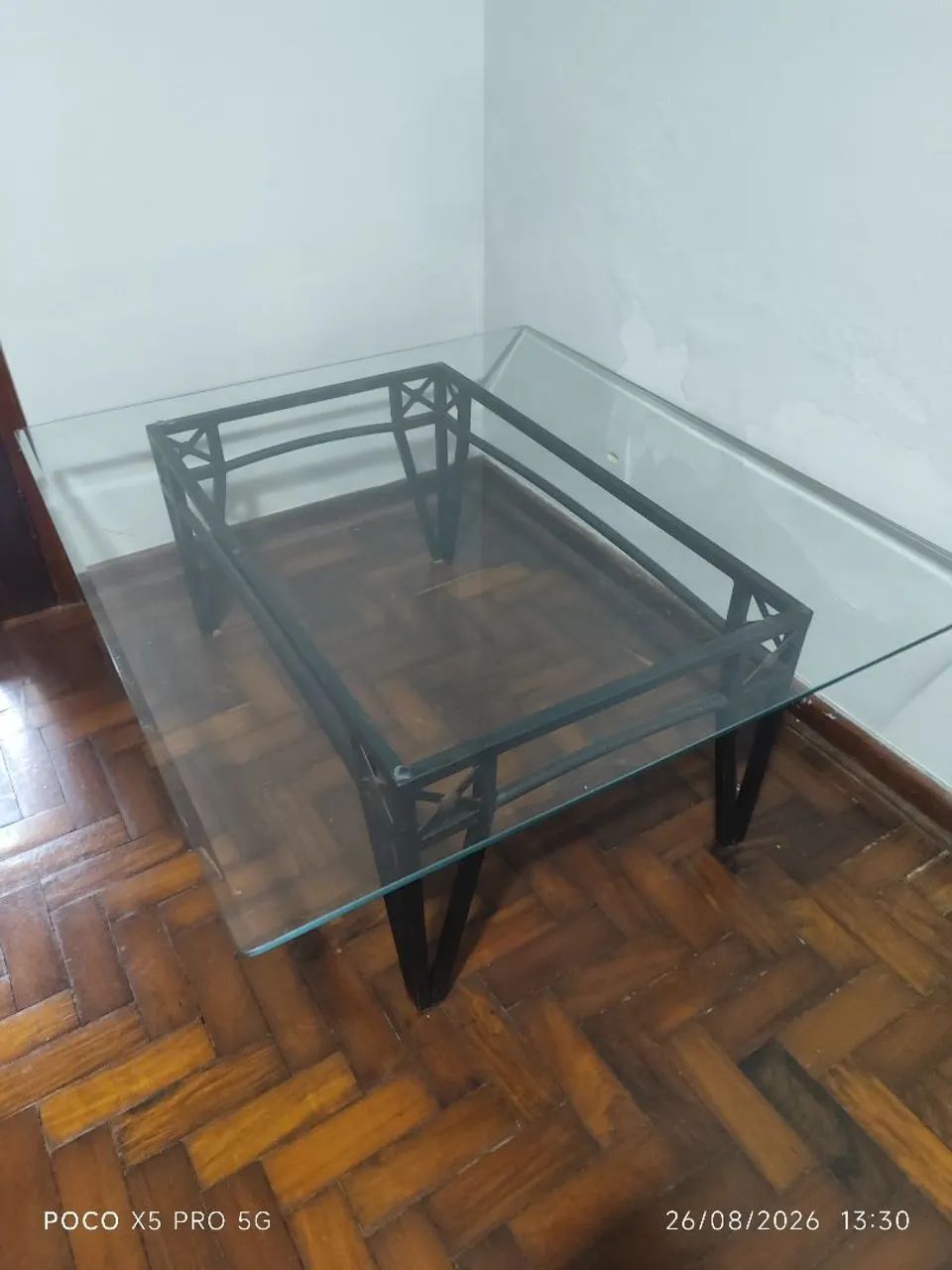 Mesa em ferro com tampo de vidro 
