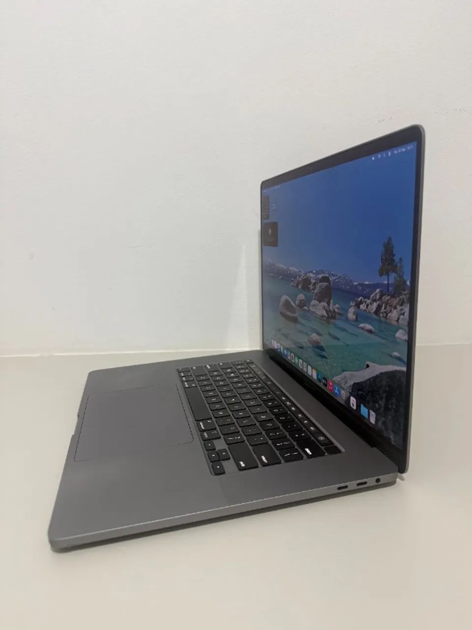 MacBook Pro 16