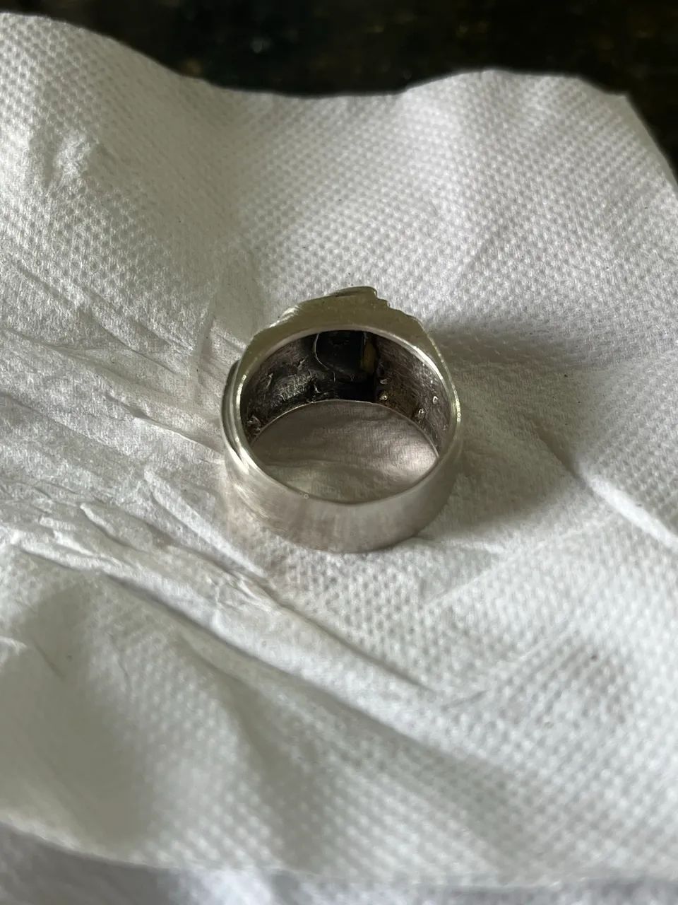 Anel de Prata com Pedra Preta e Detalhe em Ouro 18k - Foto 4