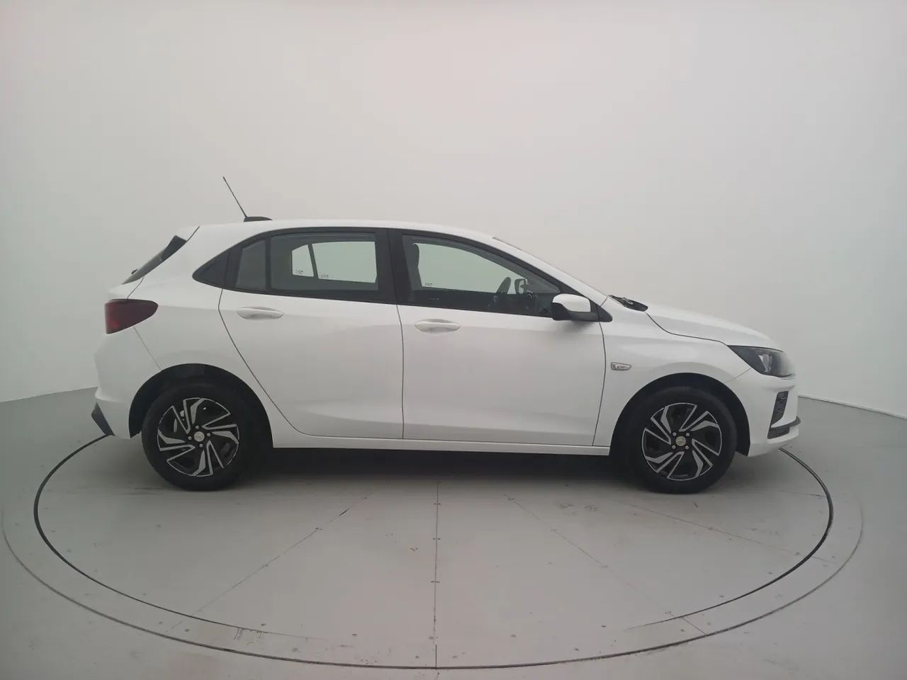 Chevrolet Onix Hatch 1.0 12V Flex Mec. 4P, foto 6 de 18