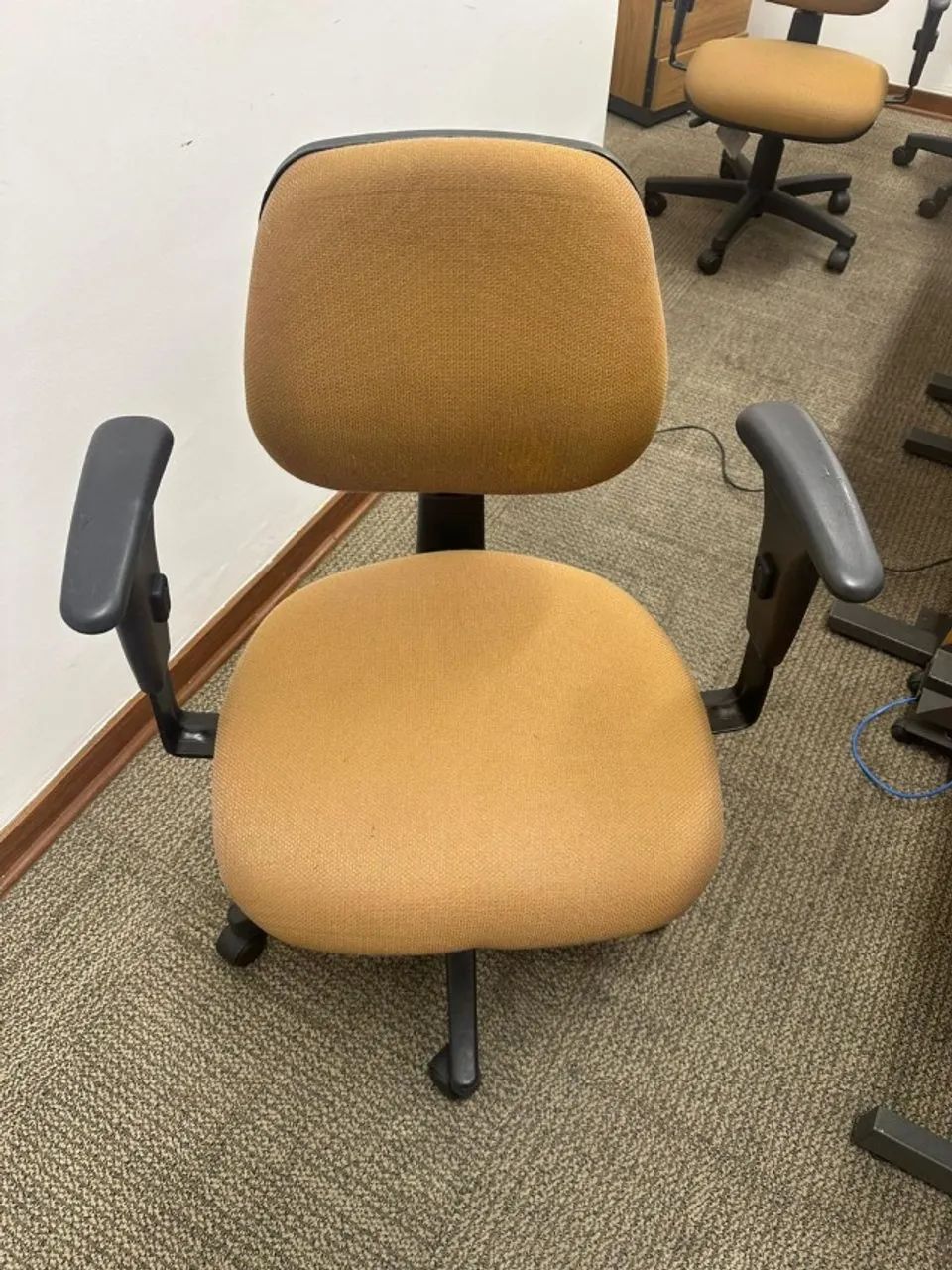 cadeira de escritório bege 