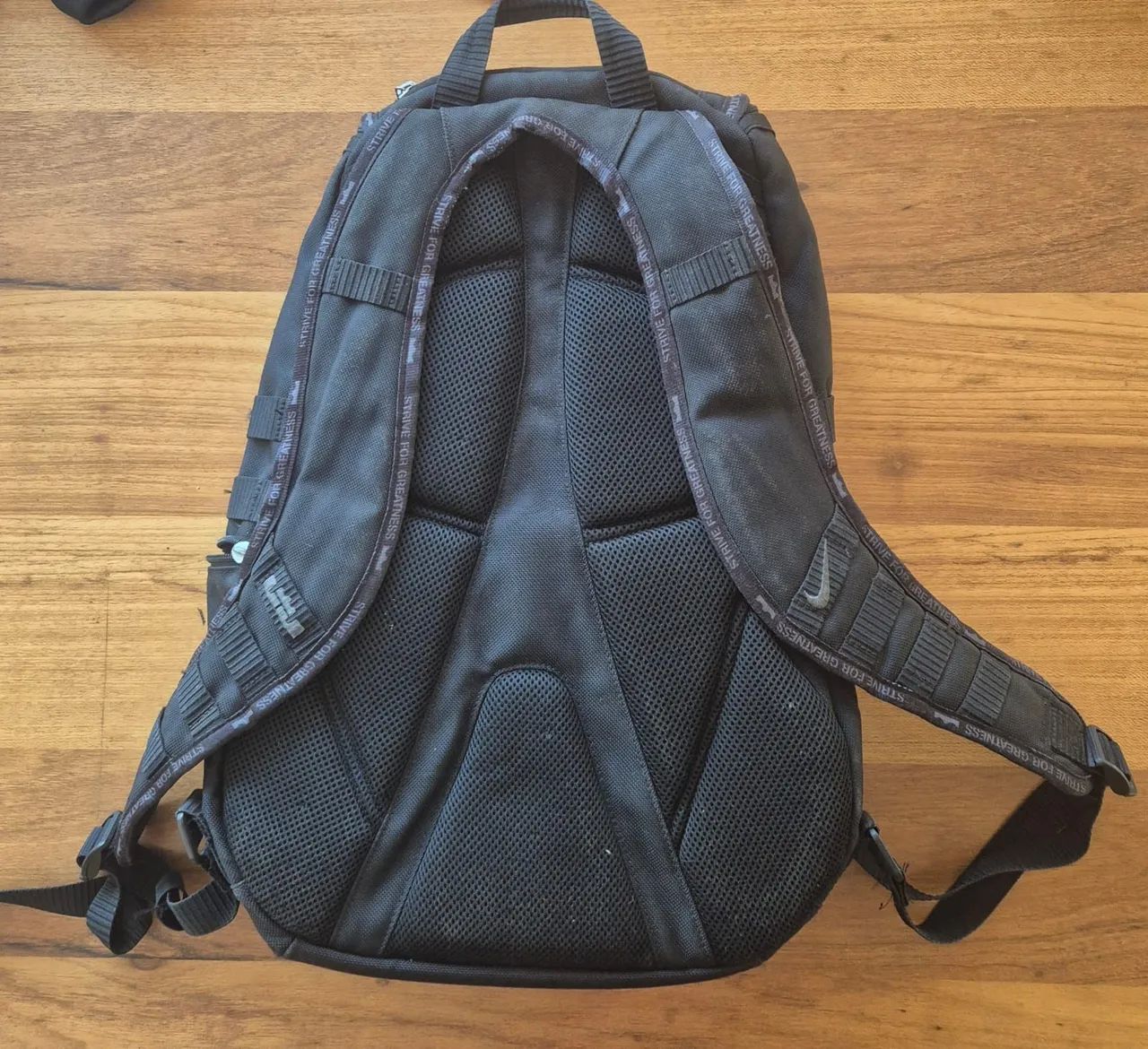 Mochila Nike LeBron James Strive For Greatness Preta - Foto 2