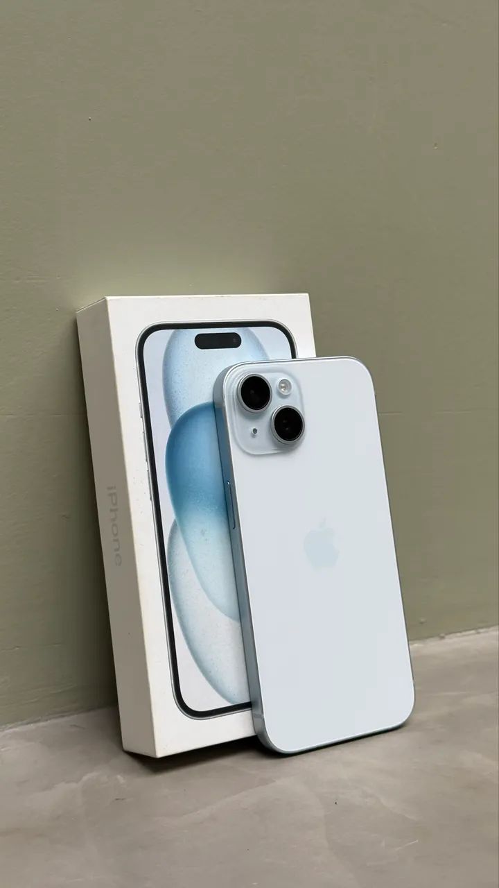 iPhone 15 azul bebê 