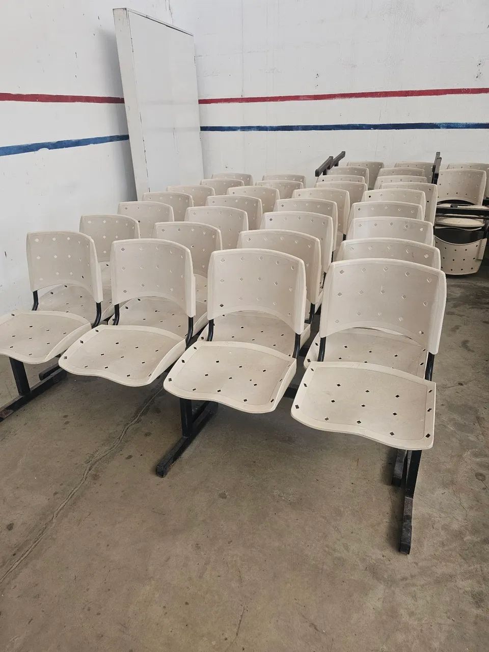 Cadeiras para igreja/auditório.