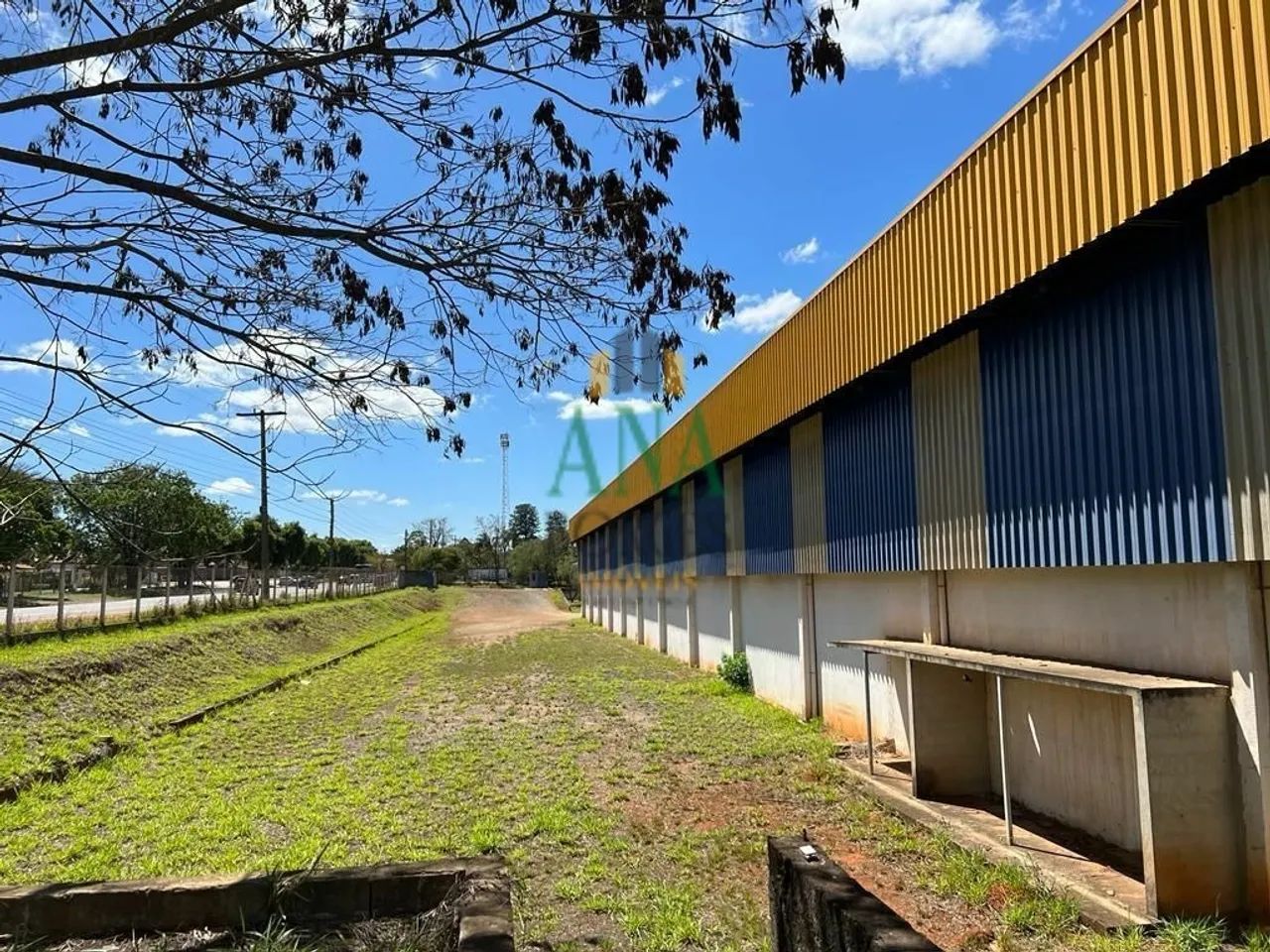 Espaço para salas administrativas ou laboratório